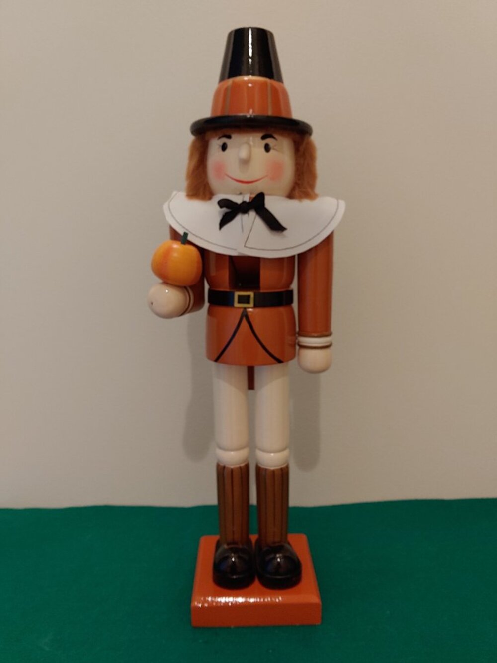 Thanksgiving Nutcracker 19" high NWT